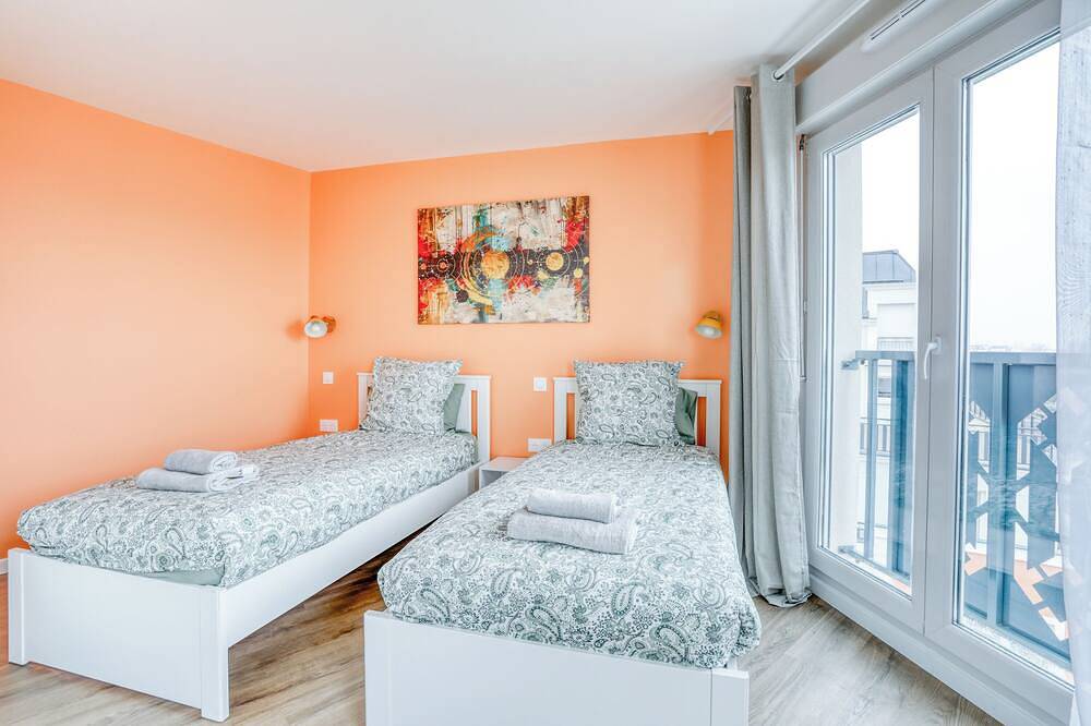 Entire apartment, Duplex* Paris, Villepinte Expo, Cdg, Disneyland in Le Blanc-Mesnil, Seine-Saint-Denis