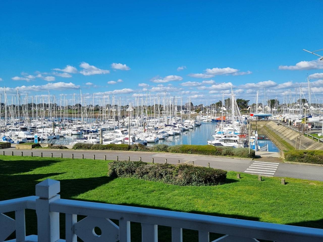 Entire apartment, T2 Apartment for 4 with terrace, pets allowed and parking in Arzon in Kerjouanno, Arzon
