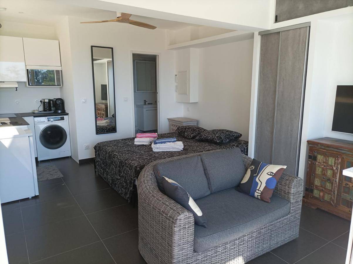 Appartement entier, Studio moderne magnifique vue sur mer dans cadre calme et verdoyant in Furiani, Cap Corse