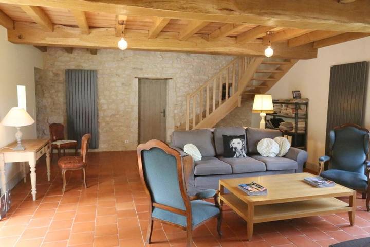 Location de vacances pour 2 personnes, avec piscine ainsi que vue et jardin, animaux acceptés à Ligueux - 3