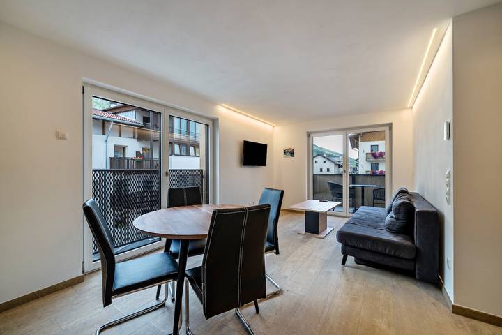 Appartement entier, Appartement "Lamm 2" avec vue sur les montagnes, balcon et Wi-Fi in San Valentino alla Muta, Graun