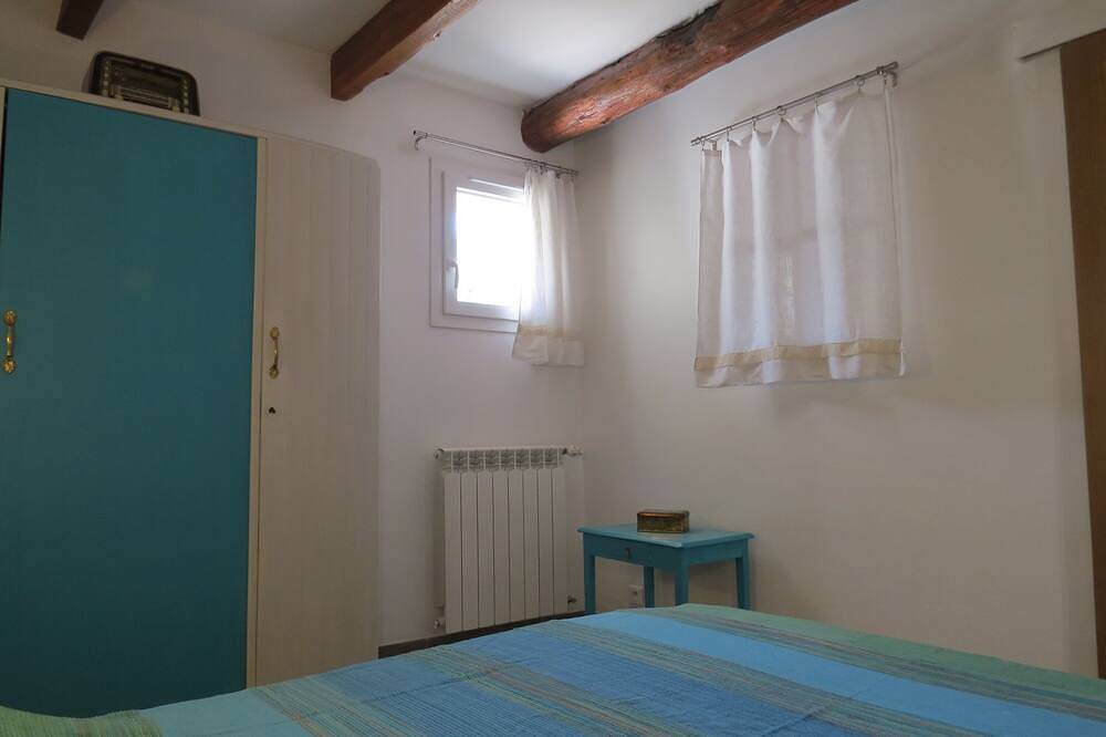 Lourmarin:Ground Floor In Bastidon At The Foot Of The Luberon in Lourmarin, Parc naturel régional du Luberon