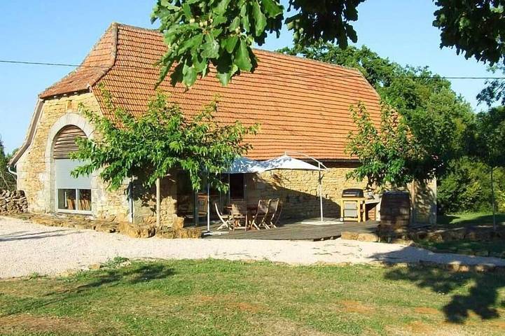 Location de vacances pour 12 personnes, avec jardin à Sonac