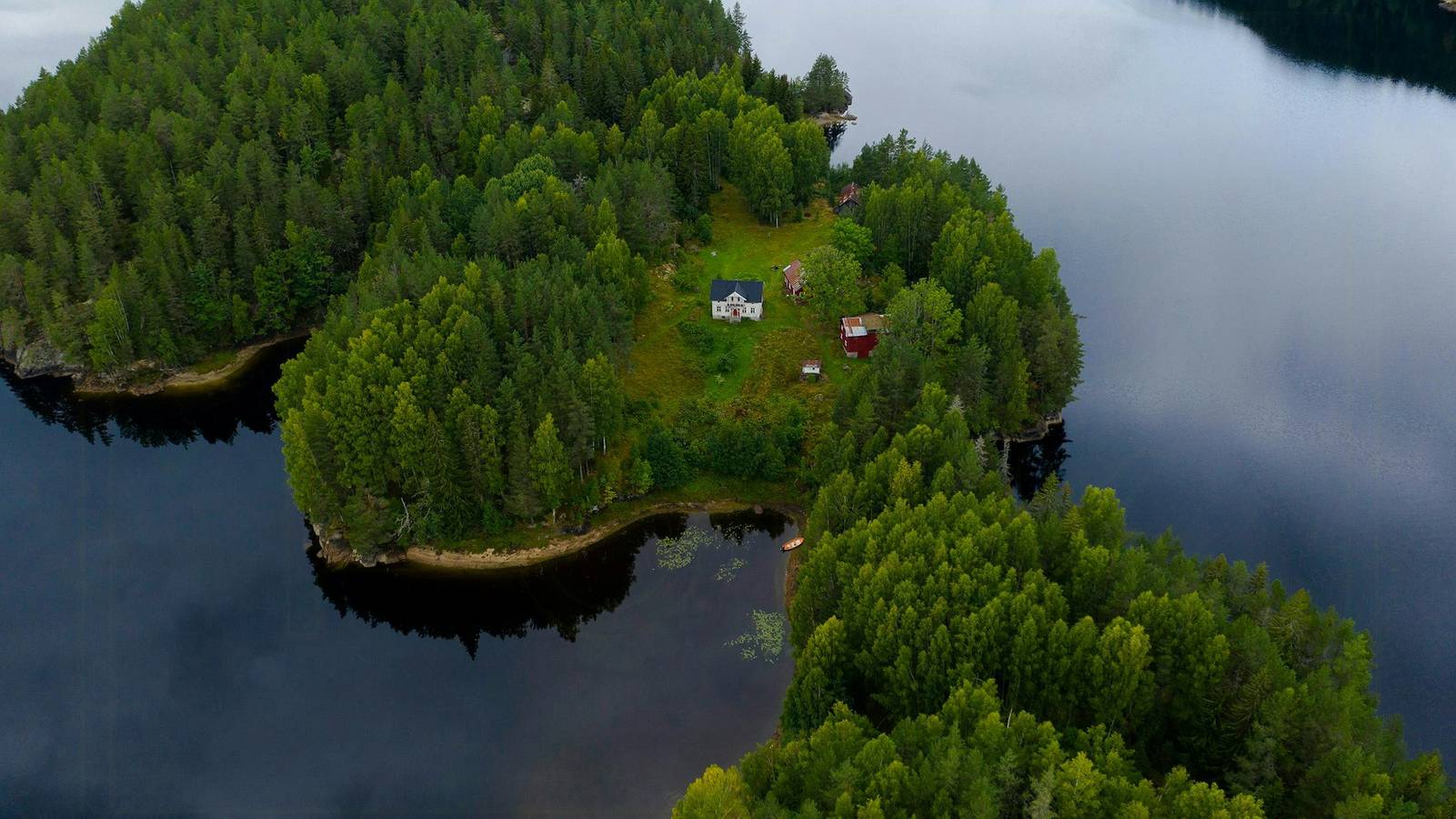 Ferme datant de 1770 avec sauna flottant au bord d'un lac in Drangedal
