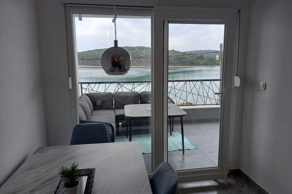 Ganze Wohnung, 1-Zimmer-Ferienwohnung am Strand Brgulje, Molat (A-22906-a) in Zadar (Kommun), Otok Molat