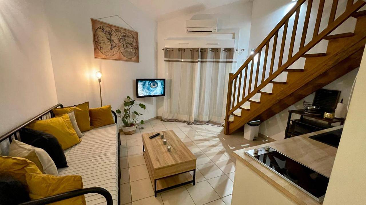 Appartement entier, One-Bedroom Apartment in Salon-de-Provence, Côte méditerranéenne (France)