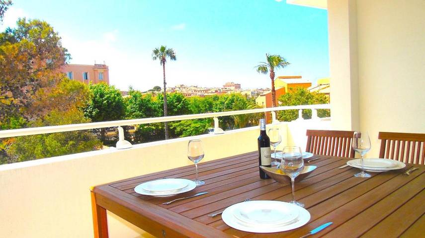 Location de vacances pour 5 personnes, avec Balcon ainsi que Terrasse et Vue dans Office De Tourisme De L Ile Rousse