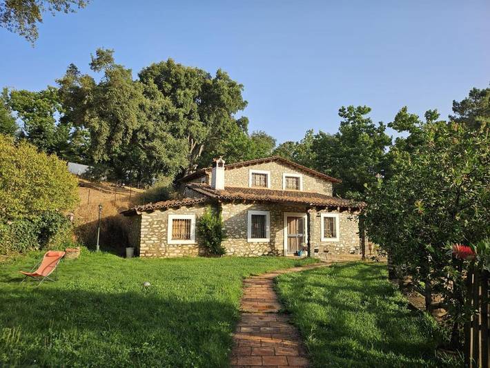Apartamento para 7 personas, con vistas además de jardín y piscina, Se admiten mascotas en Fuenteheridos