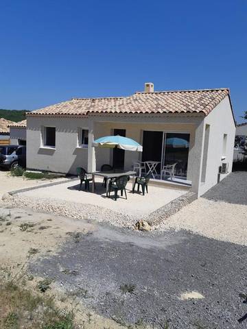 Gîte pour 4 personnes, avec terrasse et jardin à Ruoms