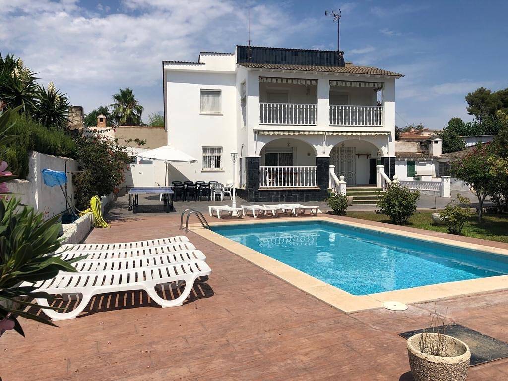 Chalet 'Villa Con Piscina Privada' con piscina privada, terraza privada y Wi-Fi in Catllar, Costa Dorada