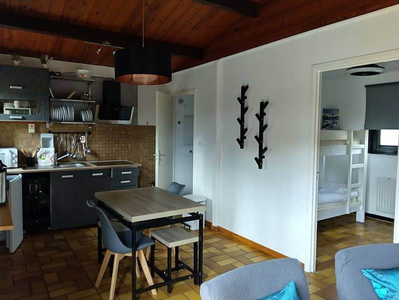 Komfortables Ferienhaus für 4 Personen in einem Ferienpark in den Wäldern der Ardennen in Viroinval, Parc Naturel Viroin Hermeton