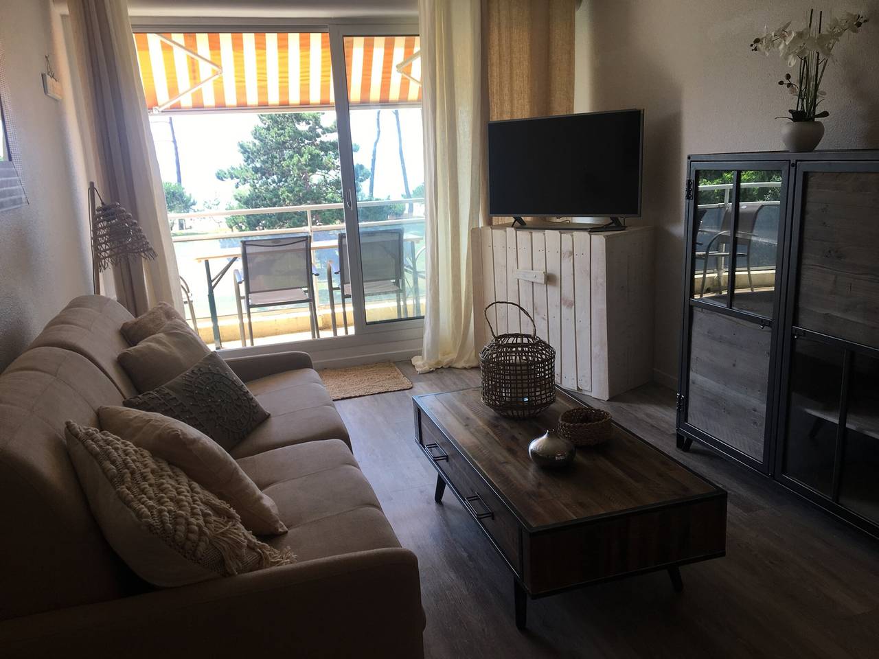 Entire apartment, Renovated apartment in Moulleau with balcony and parking in Le Moulleau, Arcachon