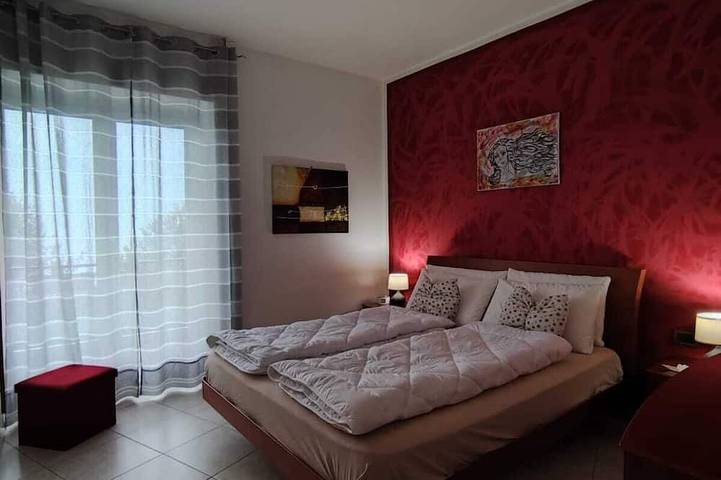 Ganze Wohnung, Ferienwohnung Elena mit Balkon und wunderschöne und geräumige Seeblick. in Brenzone, Gardasee-Berge
