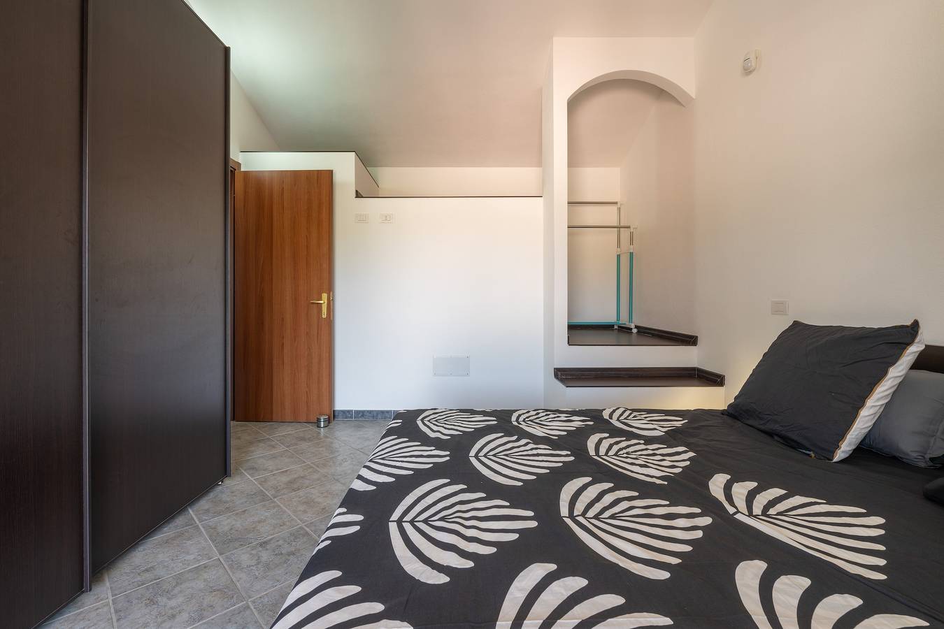 Villa "Casa Annabella" met bergzicht, privéterras en 2 balkons in Sarroccu/Sarroch, Sarroch