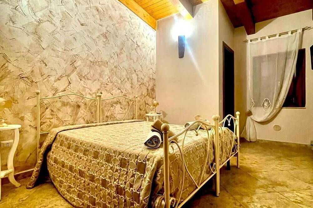 Jenny's House 5 minutes from the A1 Caianello exit. in Marzano Appio, Caserta Province
