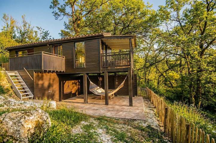 Cabane en bois pour 2 personnes, avec jardin