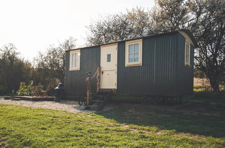 Glamping for 3 people, with Garden and View in Warwickshire