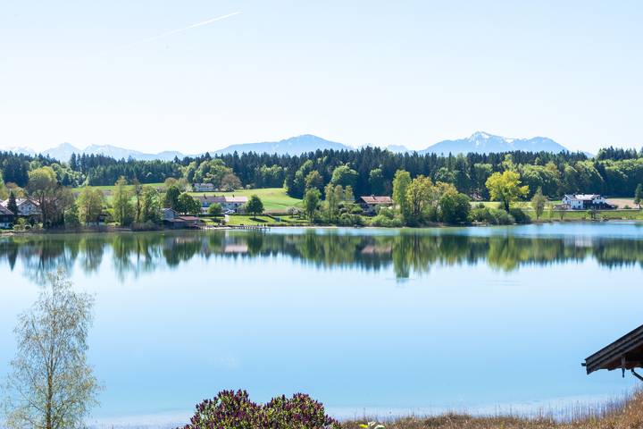 Ganze Ferienwohnung, Ferienwohnung Aribo - Ferienwohnung 48qm mit Bergblick und Seeblick vom Balkon in Seeon, Seebruck