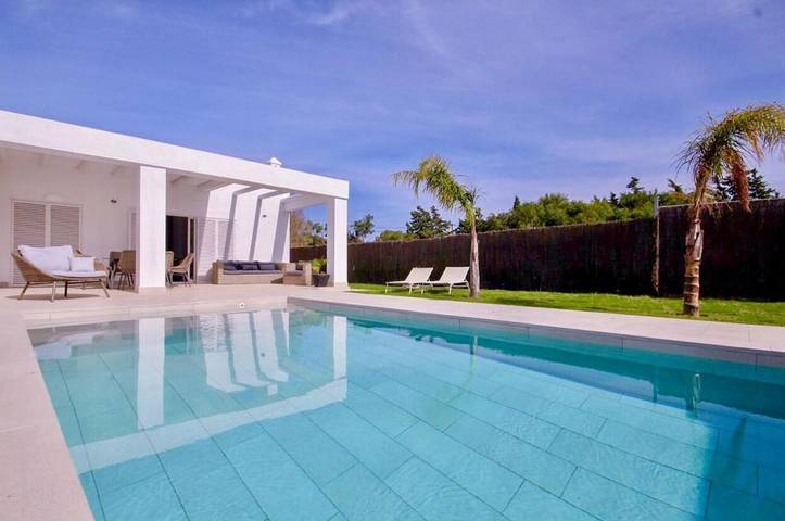 Chalet para 5 personas, con piscina además de vistas y jardín, Se admiten mascotas en Barbate