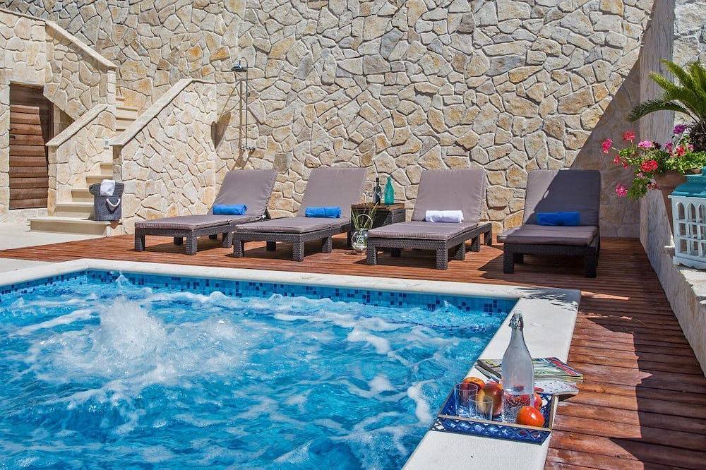 Massive Holiday Villa Overlooking the Adriatic Sea in Orasac, Grad Dubrovnik