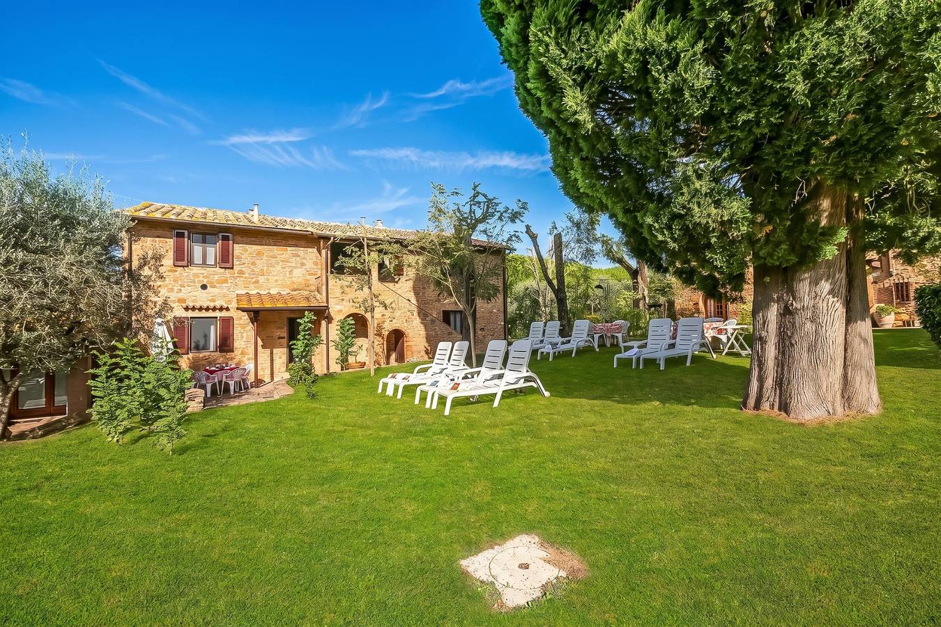 Appartamento intero, Apt Ciclamino Shared Pool & Activities in Tuscany in Montaione, Firenze province