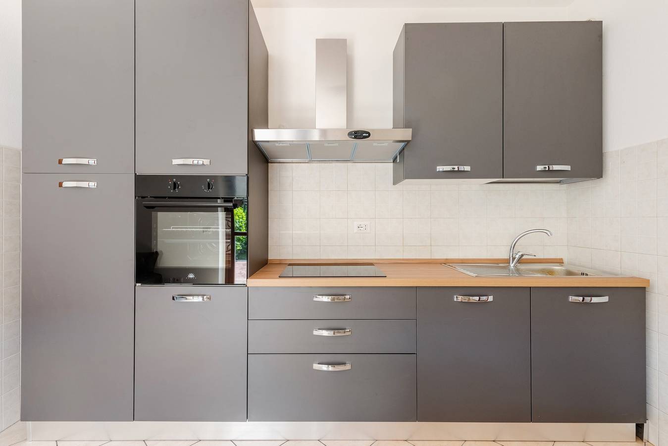 Ferienhaus 'Bilocale mit Garten' mit Klimaanlage in Castelnuovo del Garda, Gardasee-Berge
