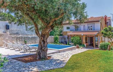 Ferienhaus für 7 Personen, mit Terrasse in Marčana