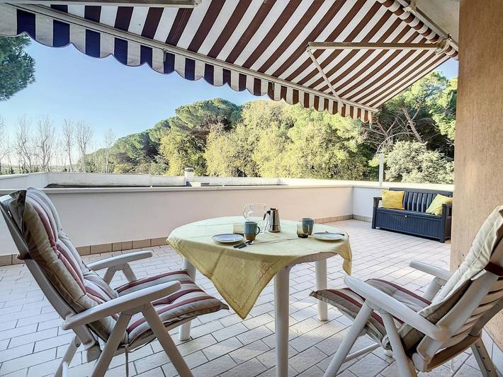 Ferienwohnung für 4 Personen, mit Balkon und Terrasse sowie Garten und Pool in Marina di Castagneto Carducci