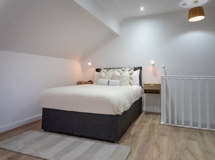 Wanderers Willow | Sleeps 10 | 4Br | Free Parking | Central Wolverhampton in Wolverhampton, Région de Birmingham