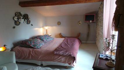 Chambre d’hôte pour 2 personnes, avec vue ainsi que jardin et balcon, adapté aux familles à Monprimblanc
