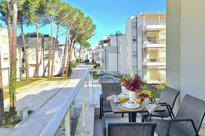 Vakantieappartement voor 6 personen, met balkon en zwembad, kindvriendelijk - 1