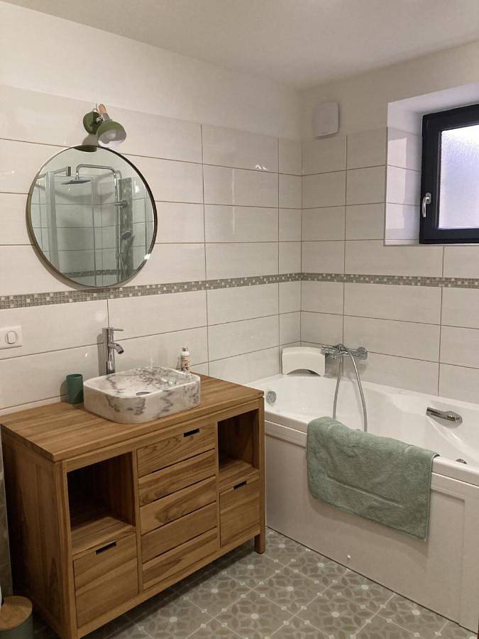 Chambre d’hôte pour 2 personnes, avec piscine ainsi que jacuzzi et jardin, adapté aux familles à Lagorce - 3