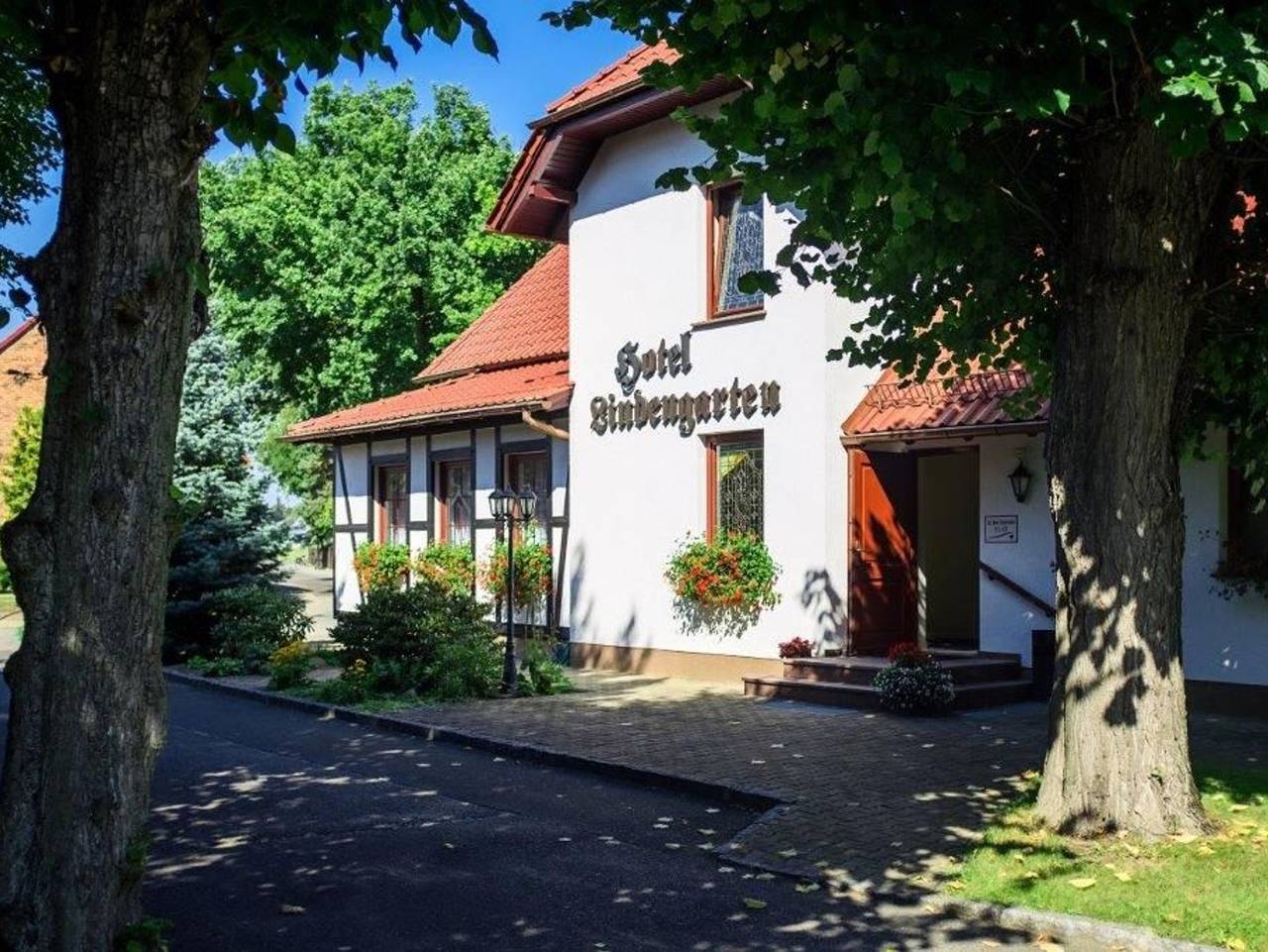 Hotel-Restaurant Lindengarten - Doppelzimmer, Wc und Dusche in Treppendorf, Lübben