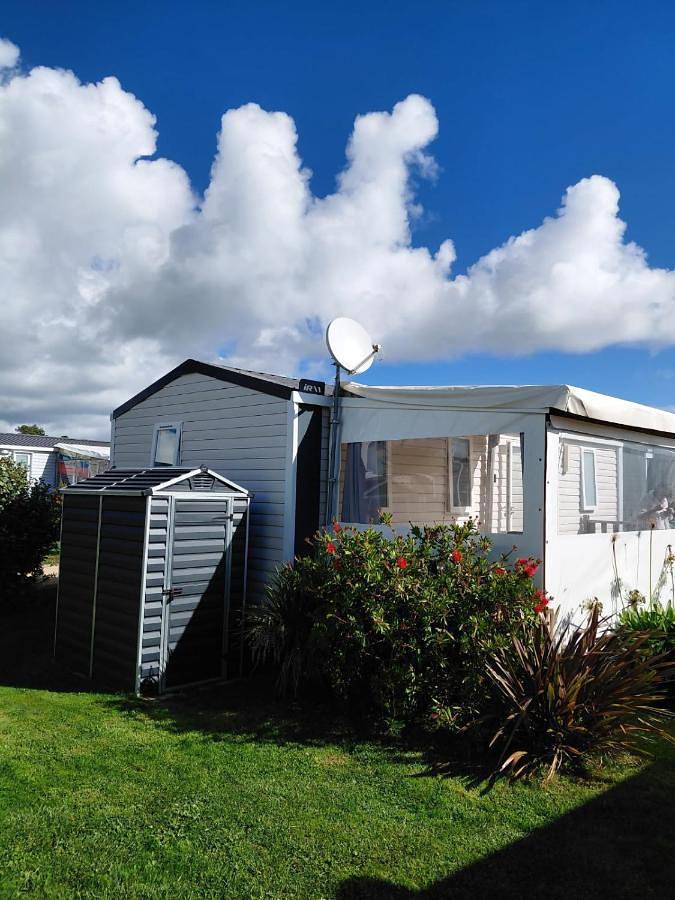 Camping pour 6 personnes, avec bassin pour enfant ainsi que terrasse et piscine à Sarzeau - 2