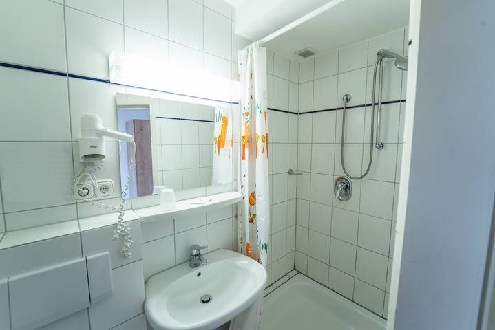 Ihre Pension in Amerang - Einzelzimmer mit Dusche/Wc in Amerang, Landkreis Rosenheim