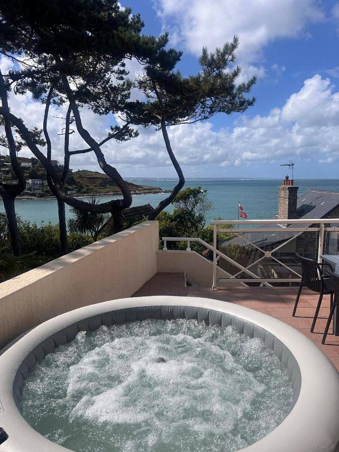 Location de vacances pour 6 personnes, avec Jacuzzi ainsi que Terrasse et Vue dans Plage de l'Anse du Brick