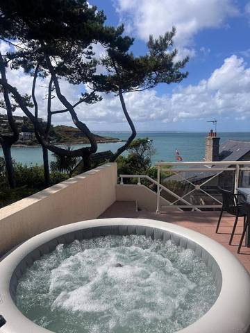 Gîte pour 6 personnes, avec jacuzzi et terrasse dans Plage de l'Anse du Brick
