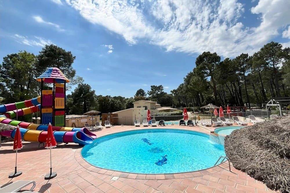 Zecamping 3* familial avec piscine chauffée aire de jeux et restaurant in Bollène, Vaucluse