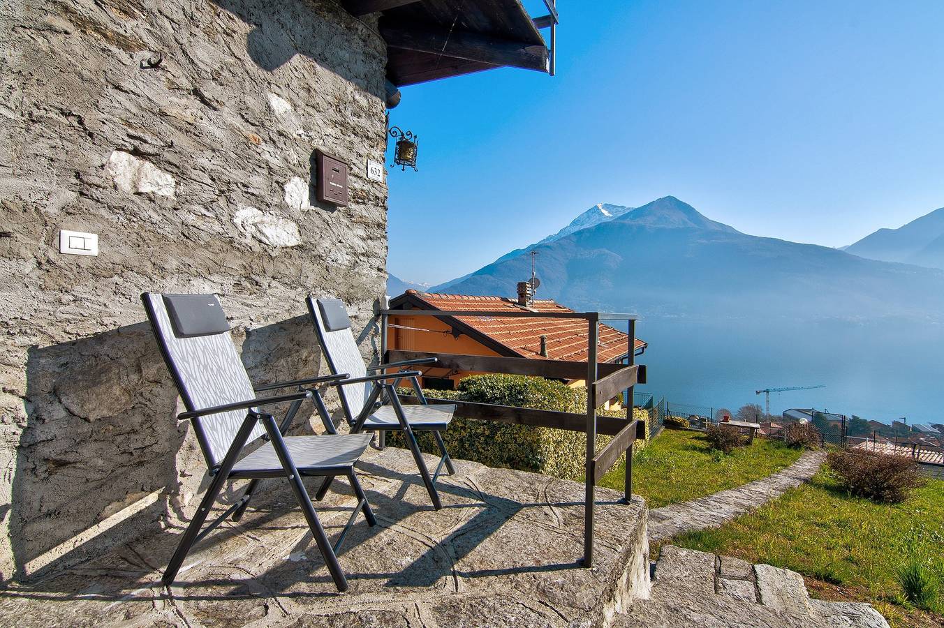 Appartamento 'Casa sul Lago di Como' con vista lago, Wi-Fi e aria condizionata in Pianello del Lario, Lago di Como