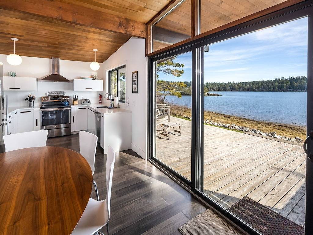 Waterfront Home! Newly Remodeled! (weow) in Roche Harbor, San Juan Island