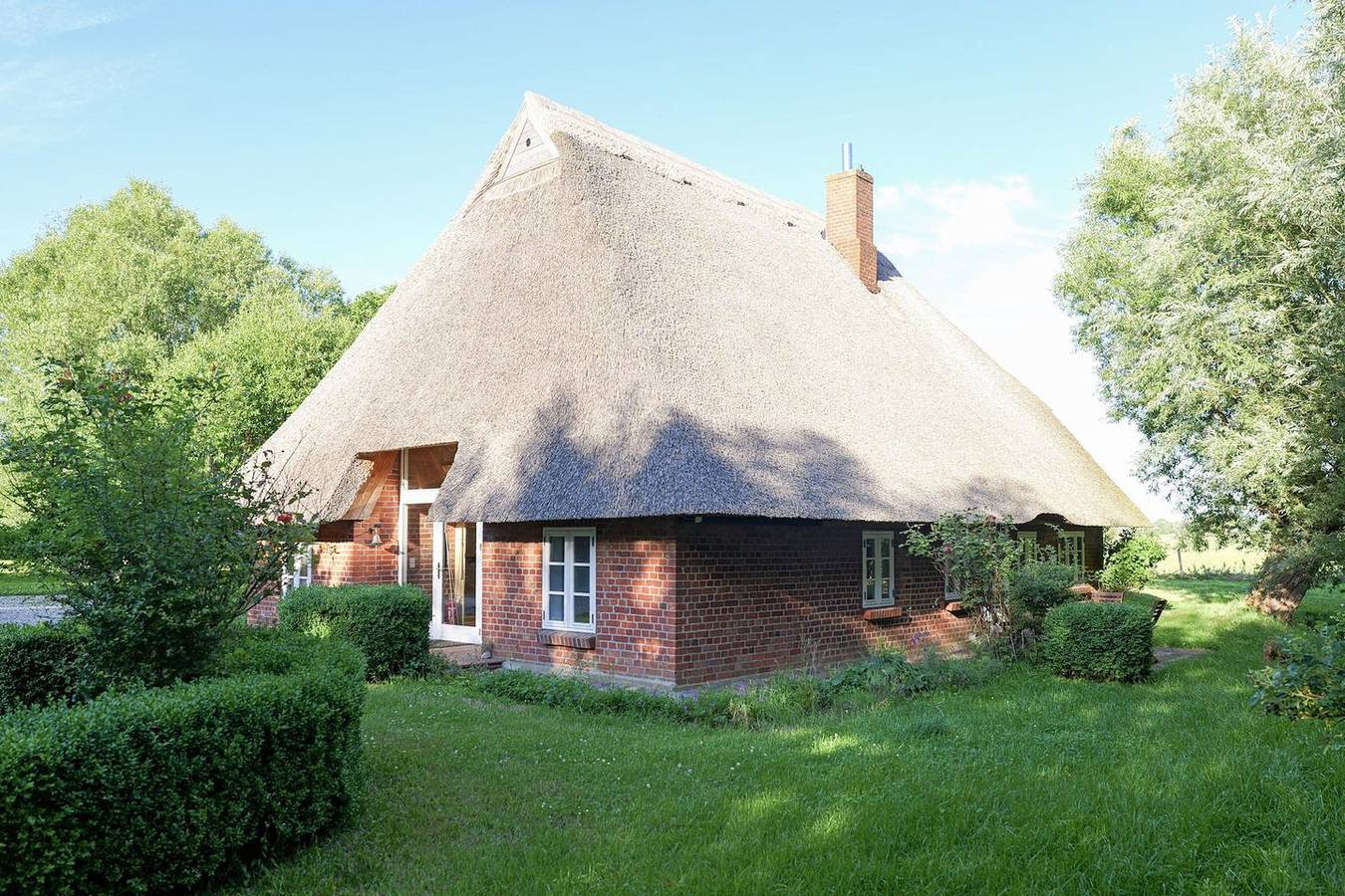 Romantisches Cottage unter Reet inmitten der Natur in Behrensdorf, Südliche Ostseeküste