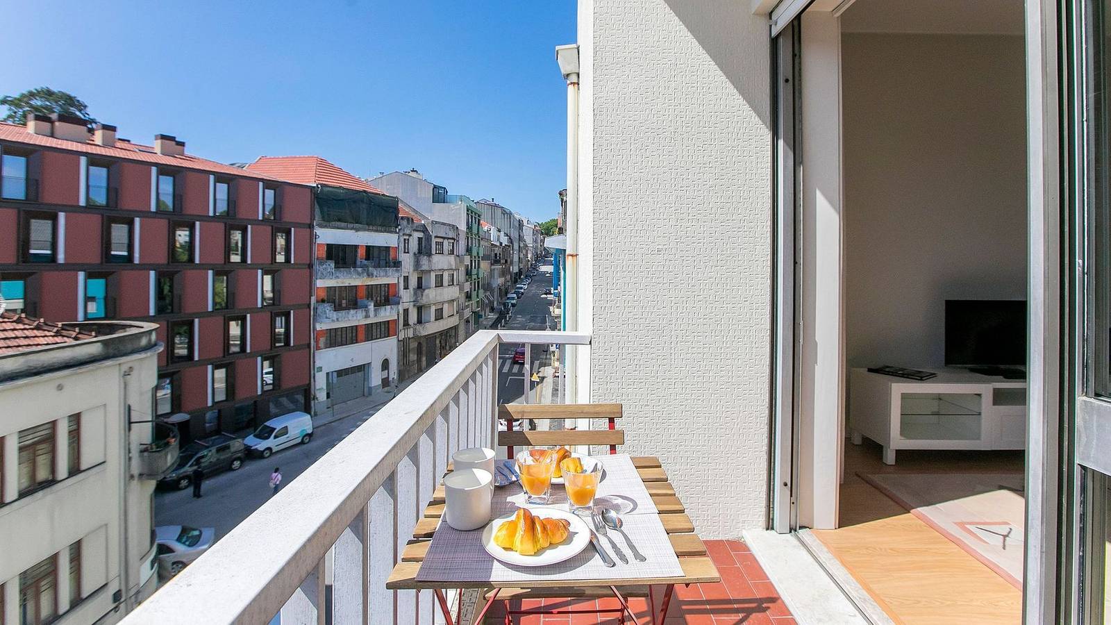 Entire apartment, 3Br Apartment in Santa Catarina by Lovelystay in Santo Ildefonso, Porto