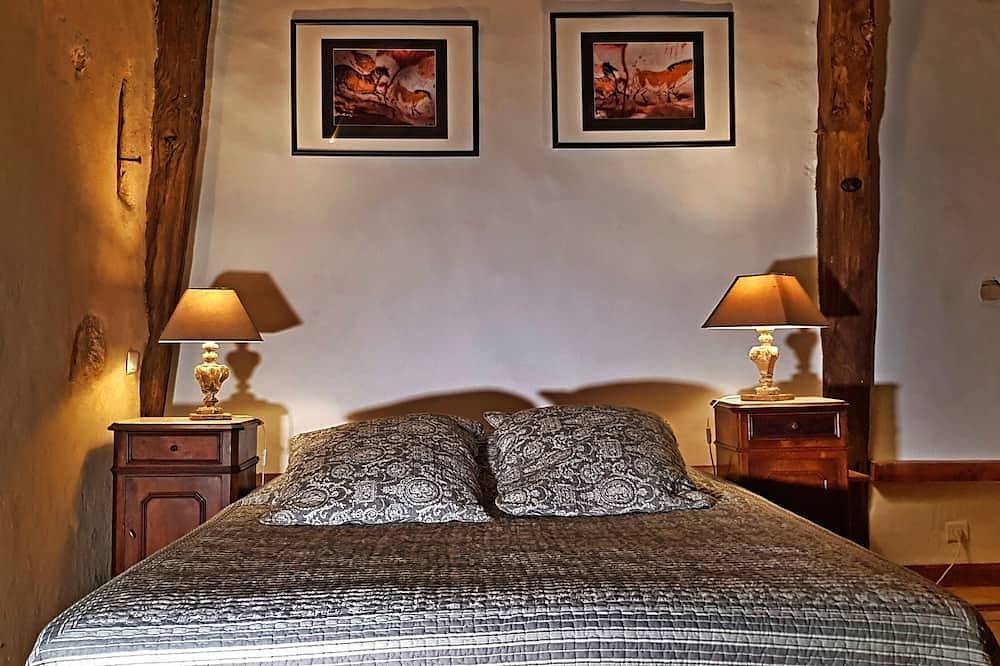 Gîte Grottes du Périgord, 12 km from Sarlat, 3 bedrooms, 2 bathrooms in Cénac-et-Saint-Julien, Périgord Noir