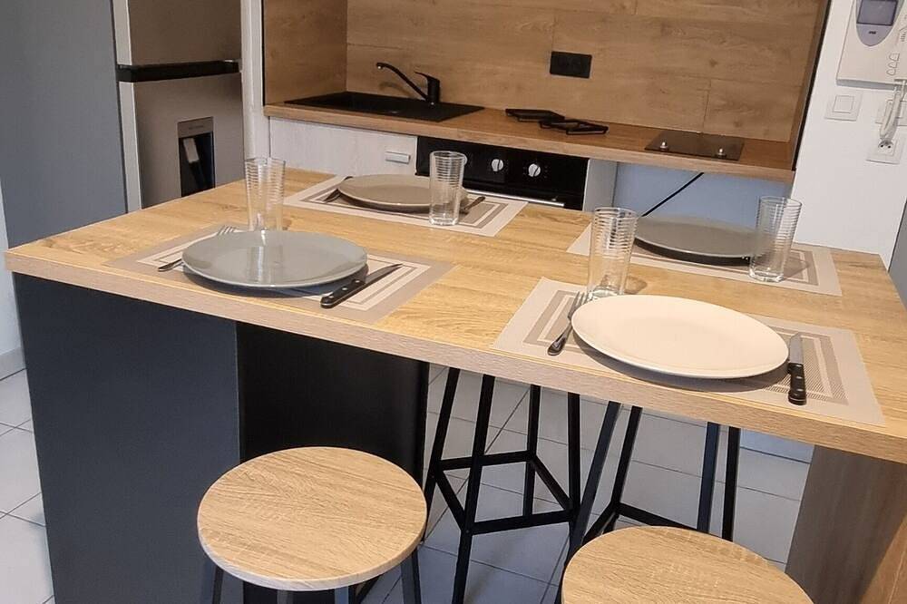 Entire apartment, Apartment Pessac- Ideal location in Pessac, Bordeaux region