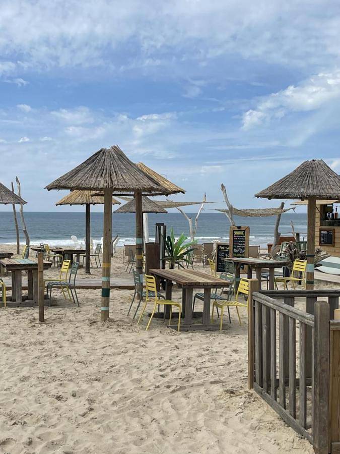 Camping pour 6 personnes, avec terrasse et jardin ainsi que piscine et bassin pour enfant à Vendays-Montalivet - 4