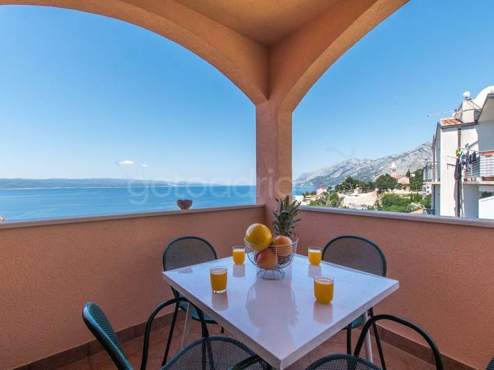 Ferienwohnung für 9 Personen, mit Balkon in Brela