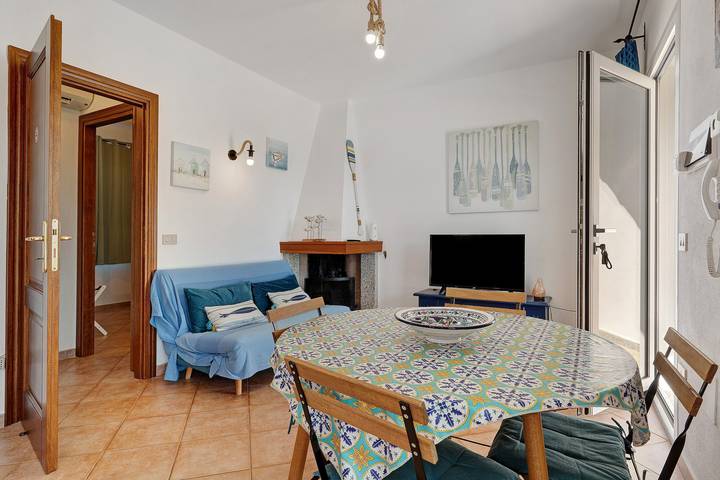 Entire apartment, Apartment 'Annina' with Private Terrace, Wi-Fi and Air Conditioning in Pittulongu, Olbia