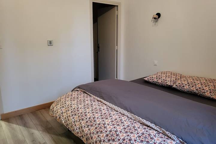 Ganze Wohnung, Gîte Le Creusot-Bourgogne with swimming pool - Ground floor with Pmr access in Le Breuil, Autun und Umgebung