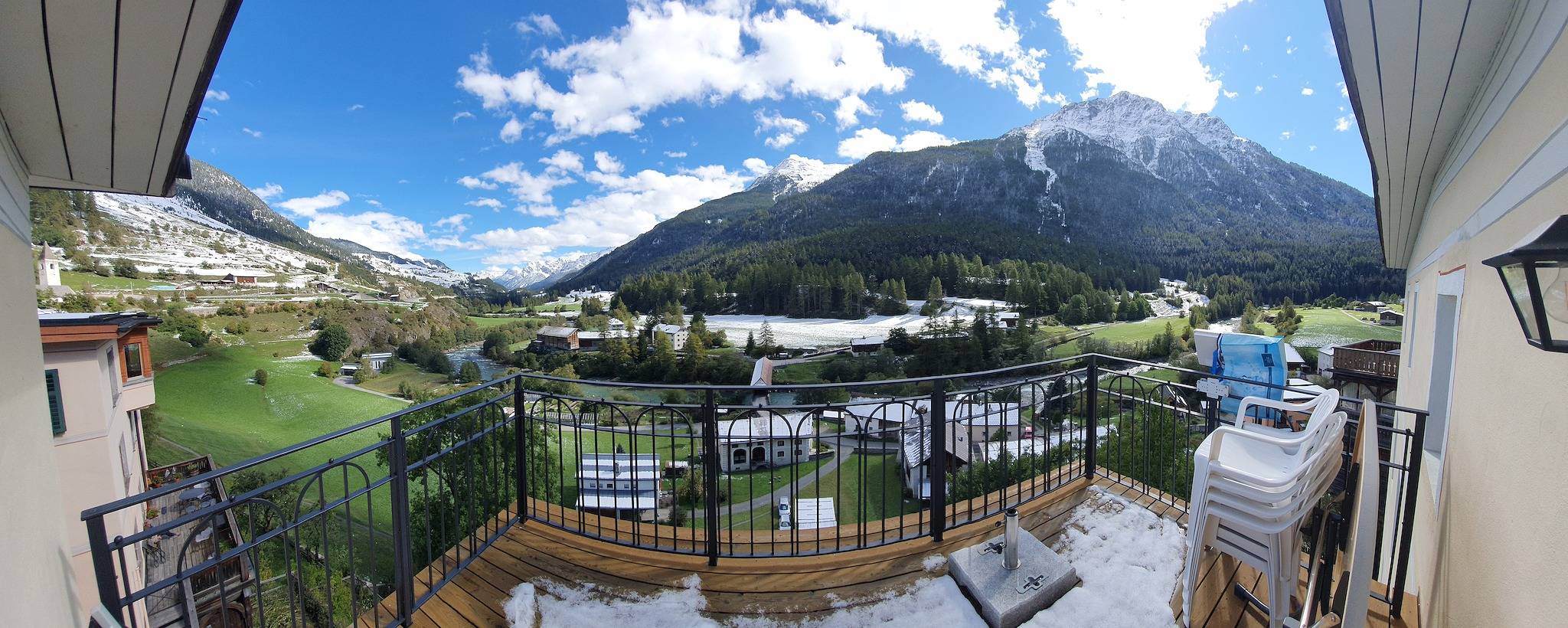 Ganze Ferienwohnung, Ferienwohnung am Dorfplatz Lavin - Wohnung mit atemberaubender Aussicht in Lavin, Unterengadin