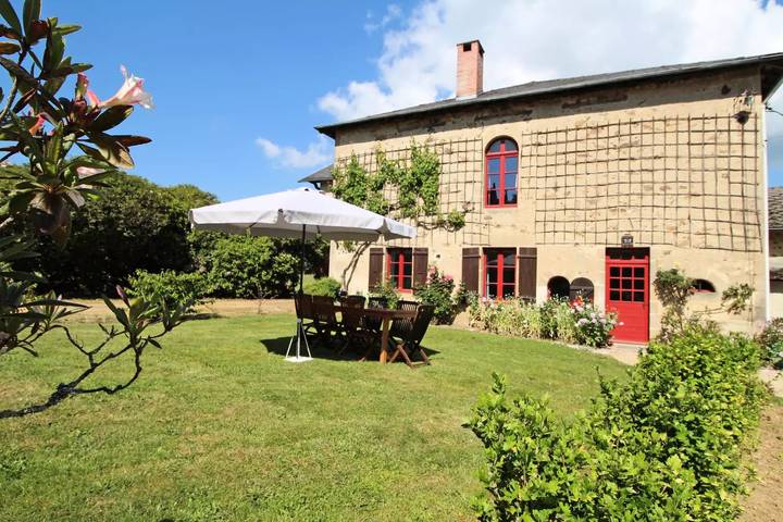 Gîte pour 6 personnes, avec Jardin et Piscine